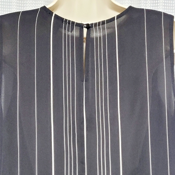 Marled Sleeveless Black with White Stripes Asymmetric Peplum Blouse (L) - Picture 4 of 9